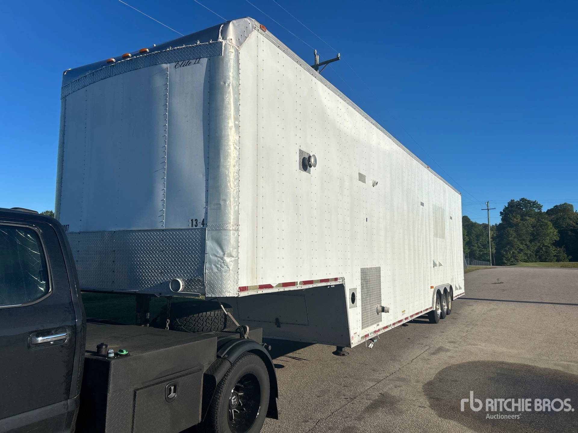 2000 Haulmark 40 FT TRI/A MOBILE LAUNDRY