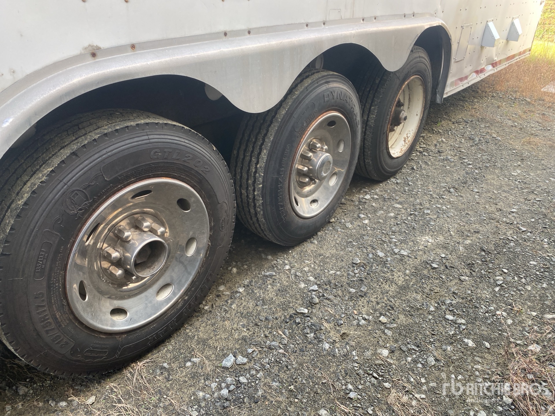 2000 Haulmark 40 FT TRI/A MOBILE LAUNDRY