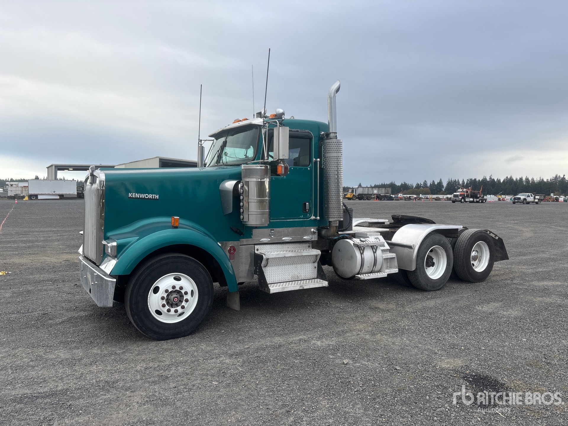 Photo of 2005 Kenworth W900