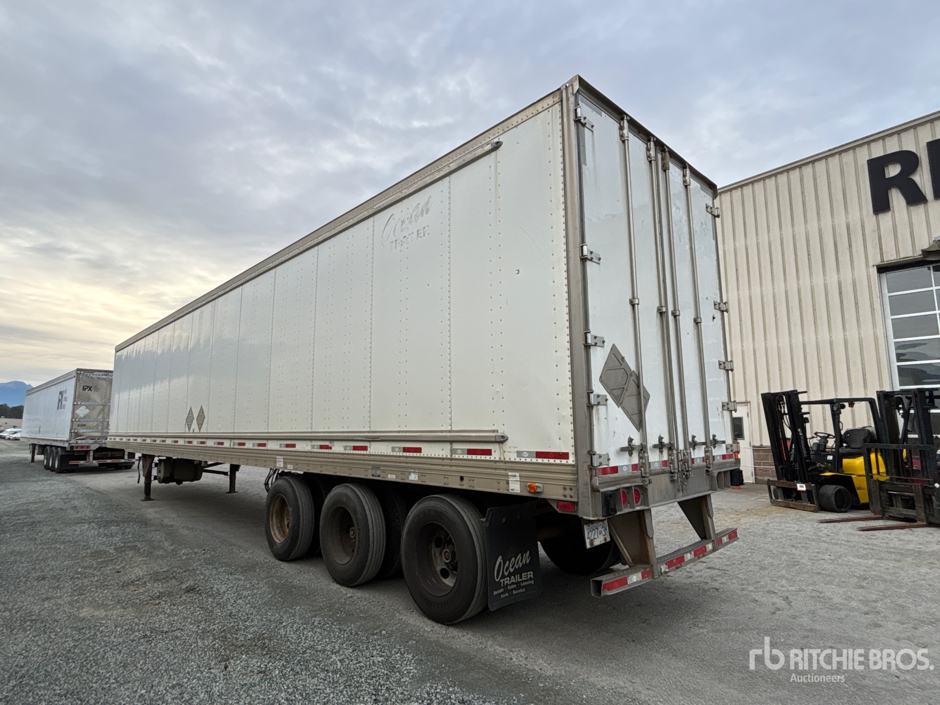 2008 Utility 53 FT TRI/A