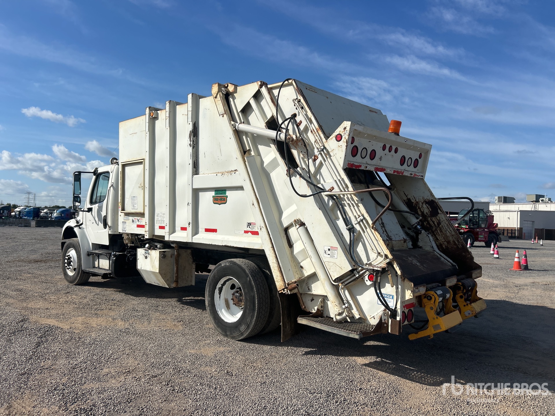 2014 Freightliner M2 106