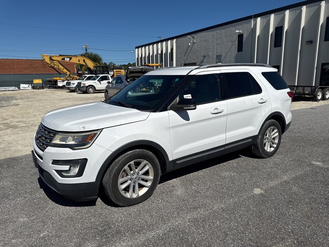 2017 Ford Explorer XLT 2WD SUV 2017 Ford Explorer XLT 2WD SUV