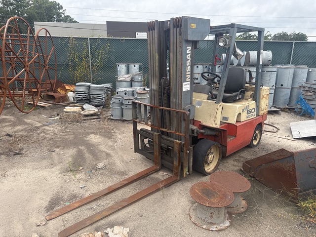 2000 Nissan JC60LP 6000 lb Cushion Tire Forklift (Inoperable)