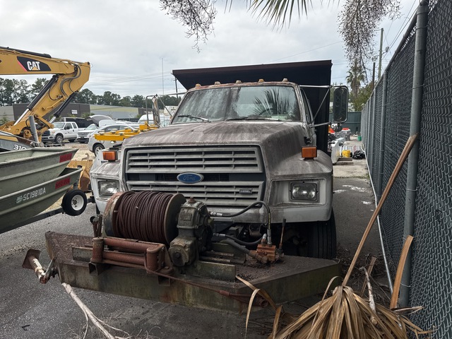Ford F&B Series 4x2 Winch Truck (Inoperable)