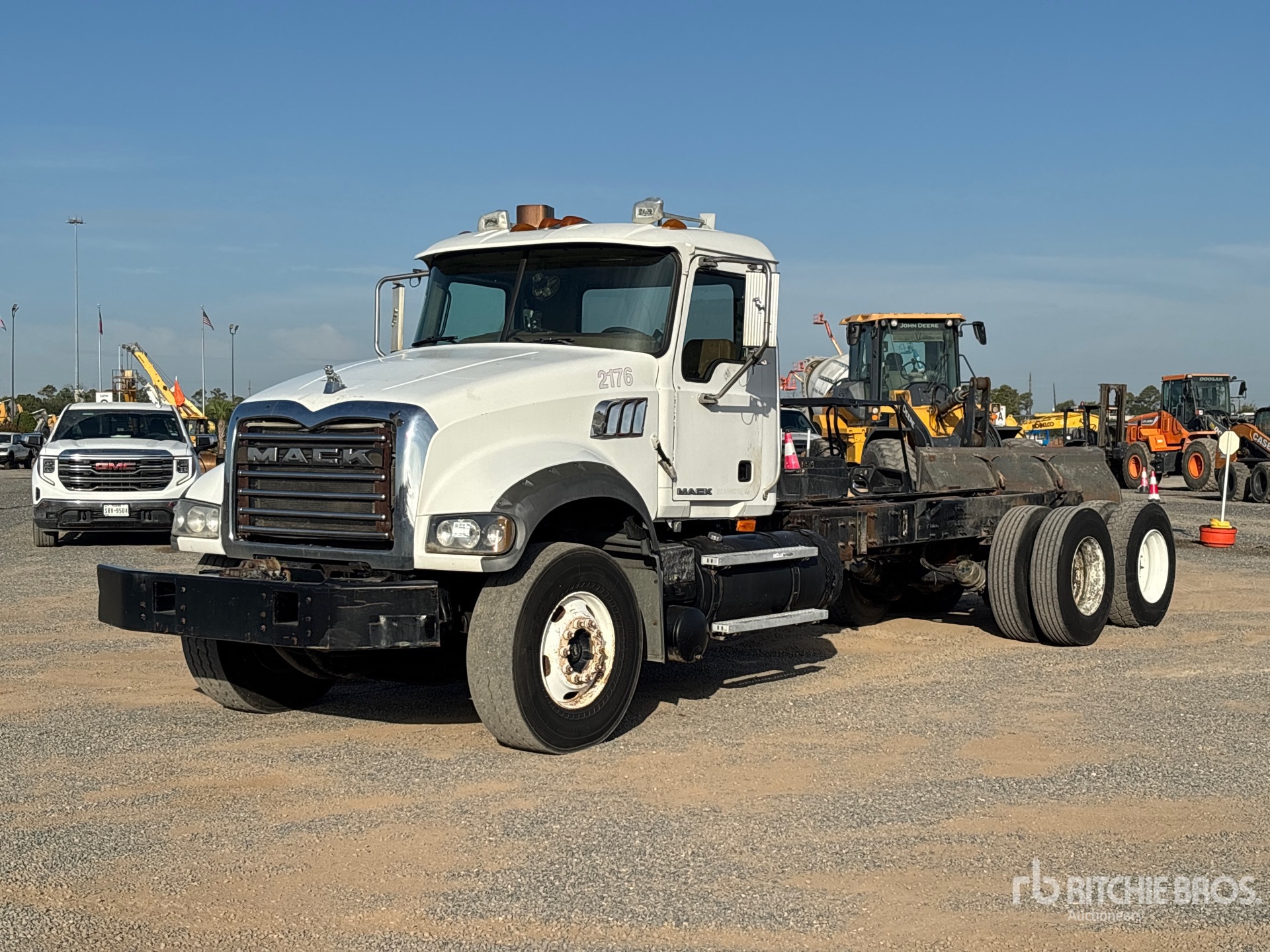 2010 Mack GU713