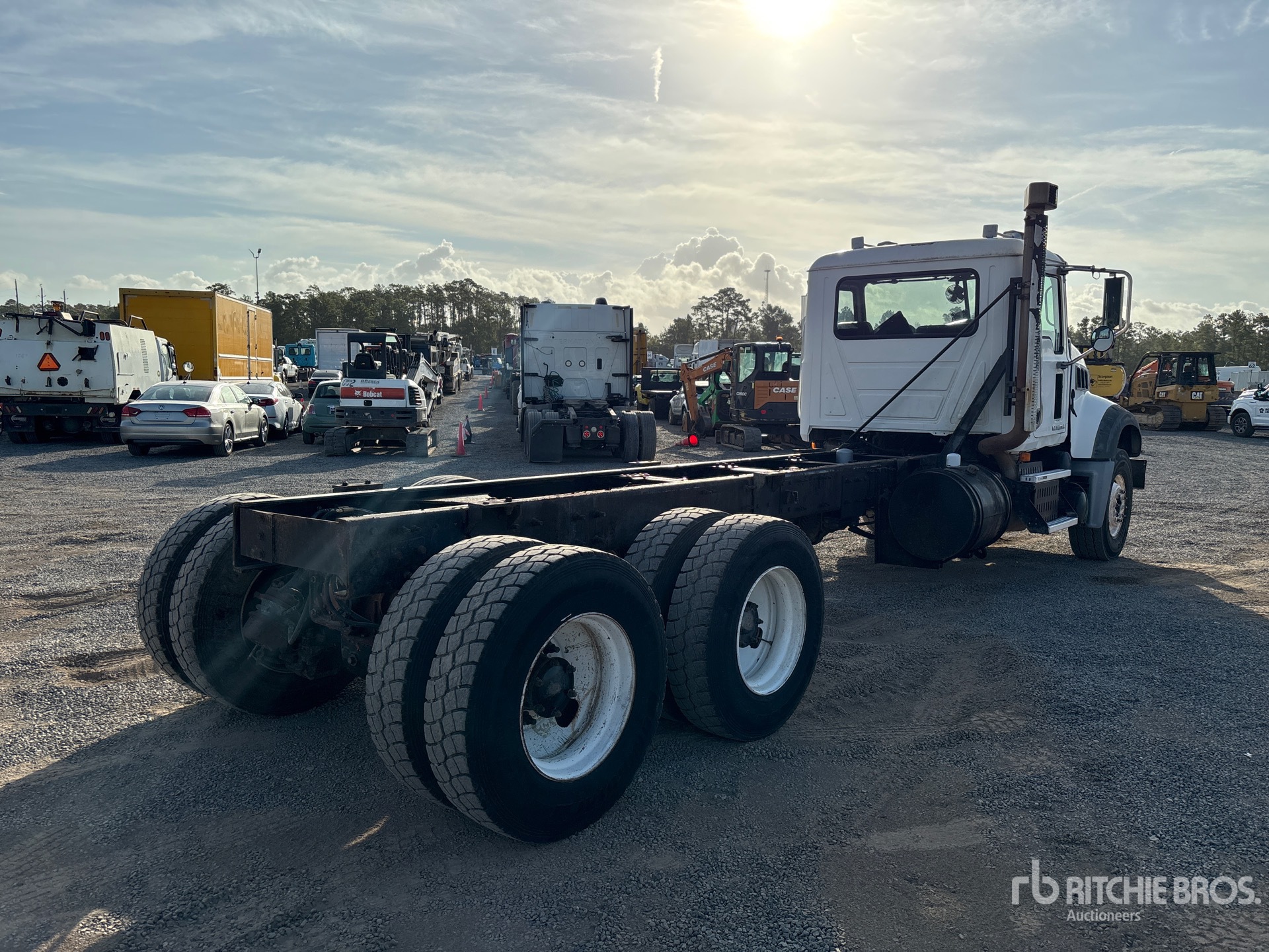 2010 Mack GU713