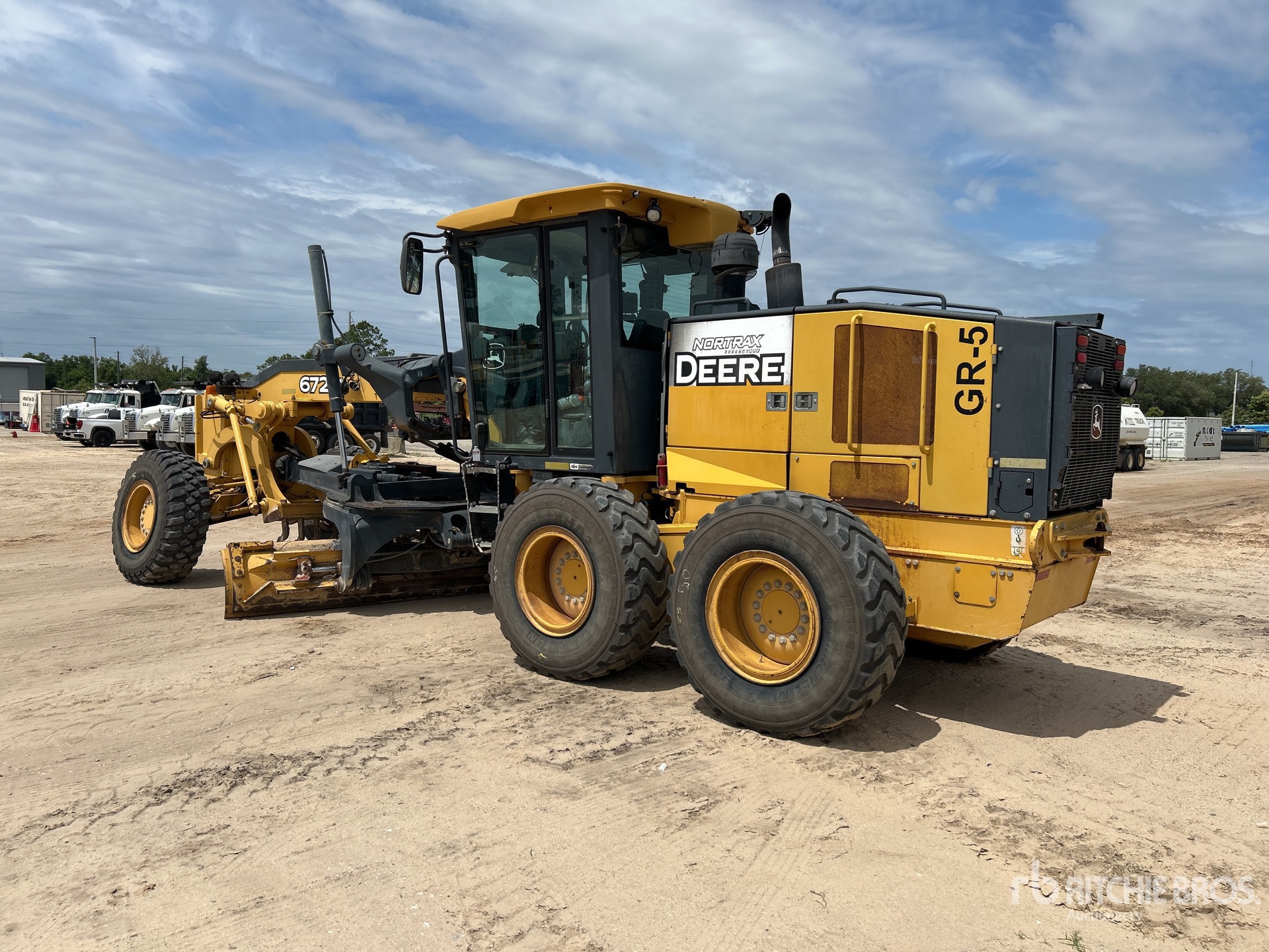 2010 John Deere 672GP