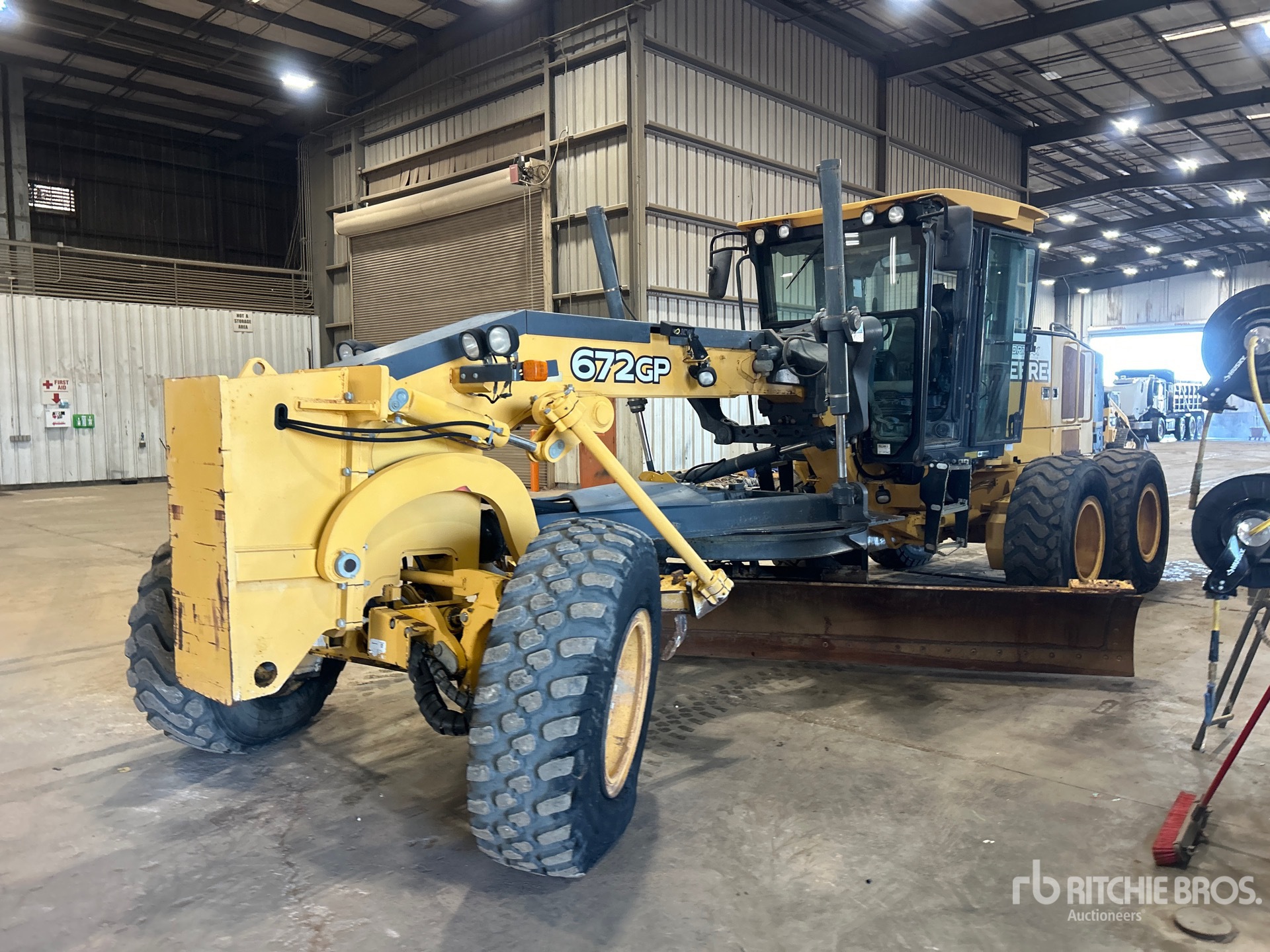 2010 John Deere 672GP