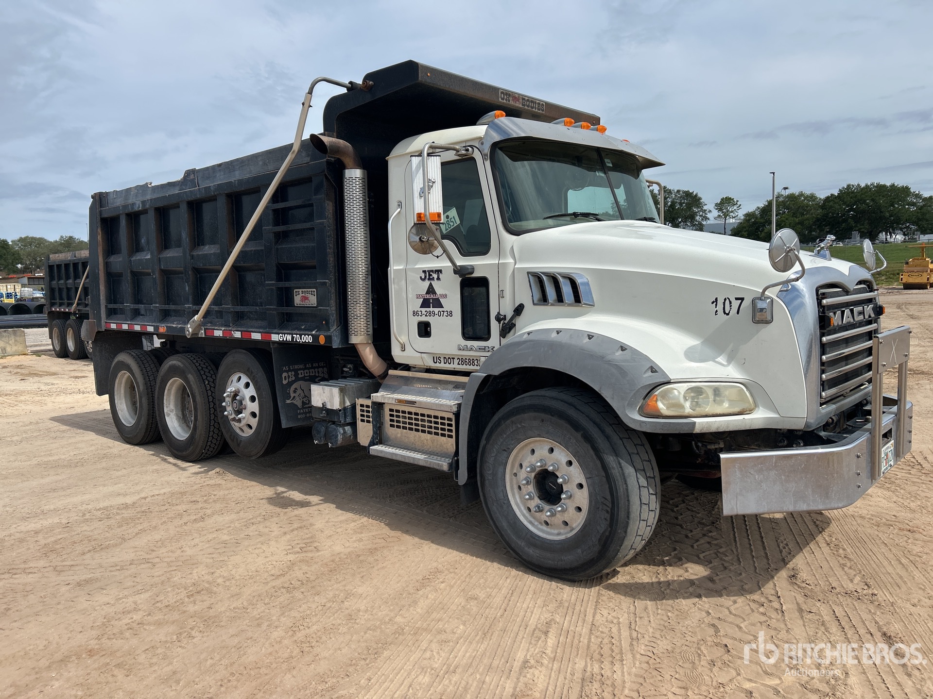 2018 Mack GU813