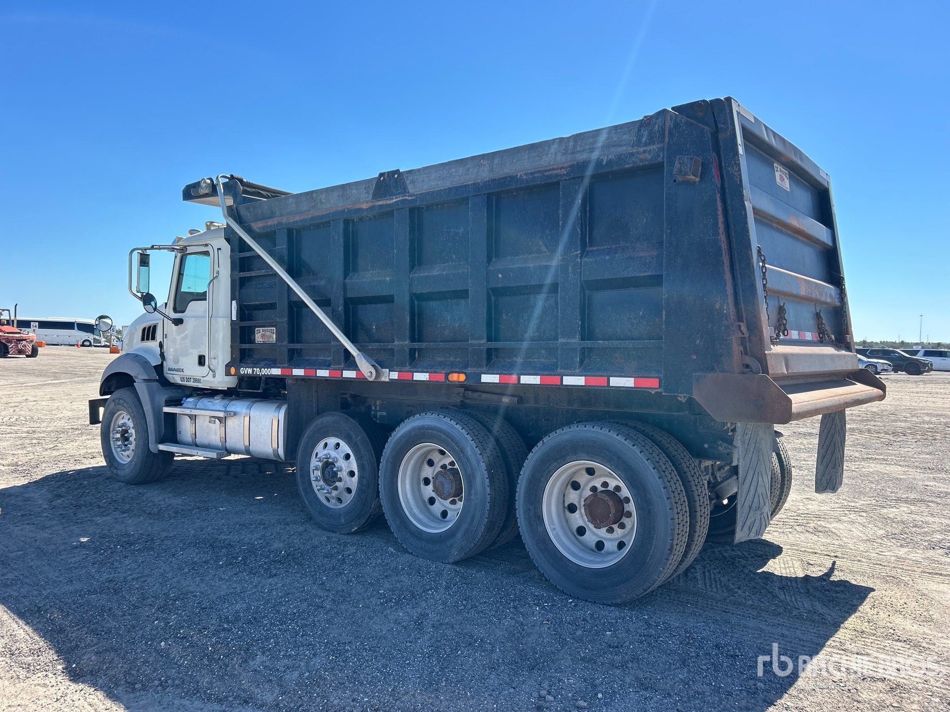 2018 Mack GU813