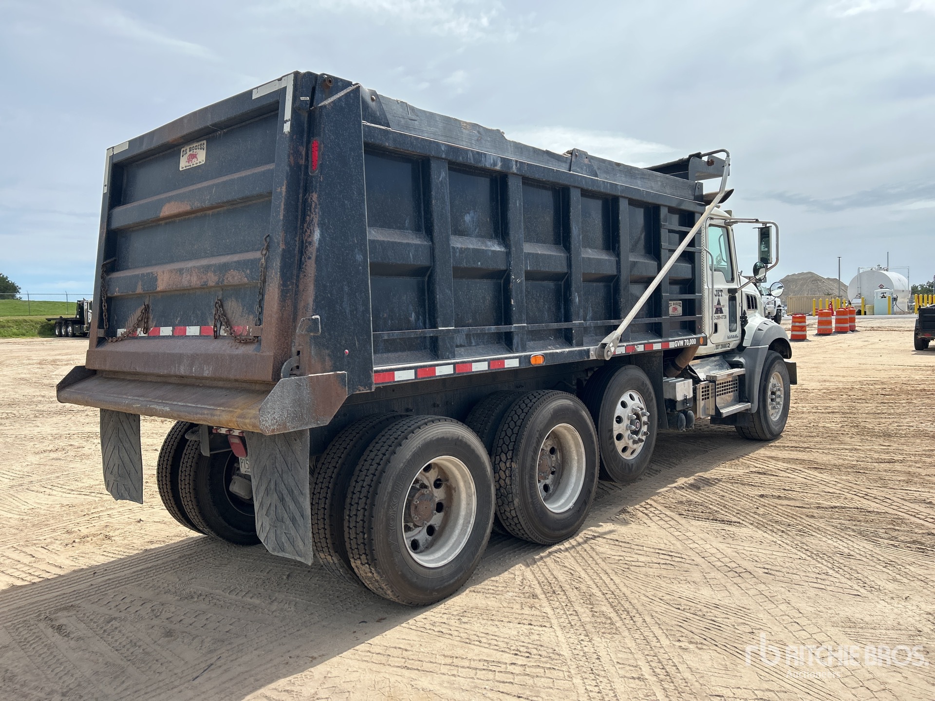 2018 Mack GU813