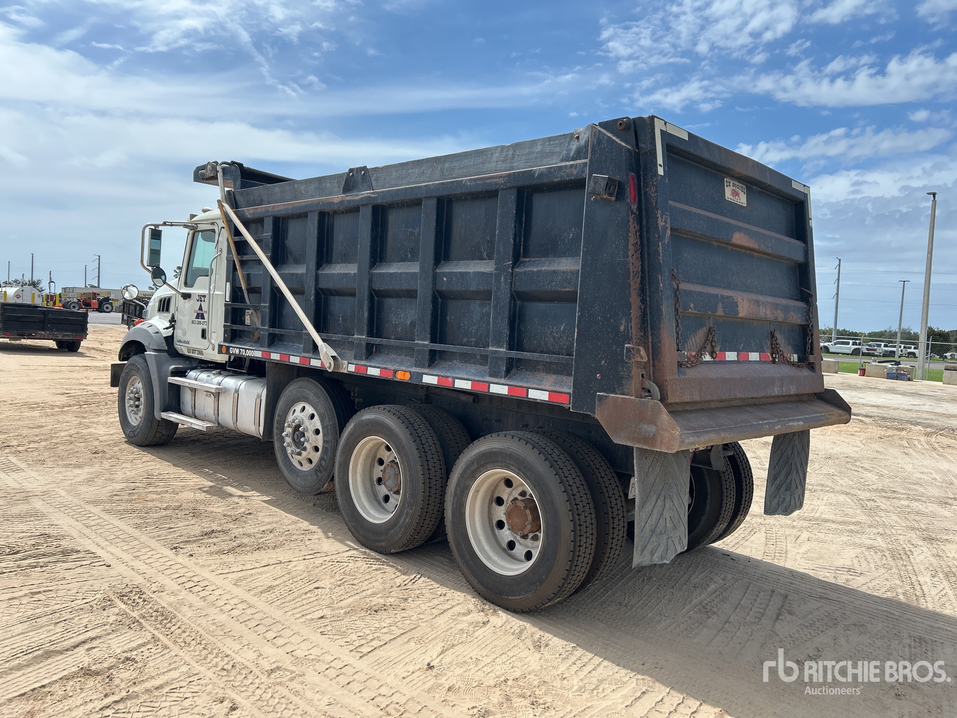 2018 Mack GU813
