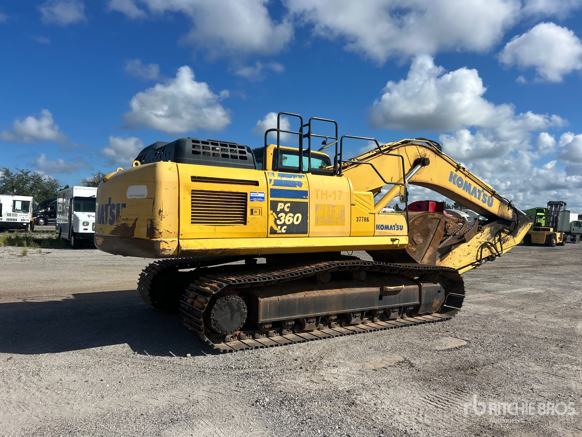 2016 Komatsu PC360LC-11