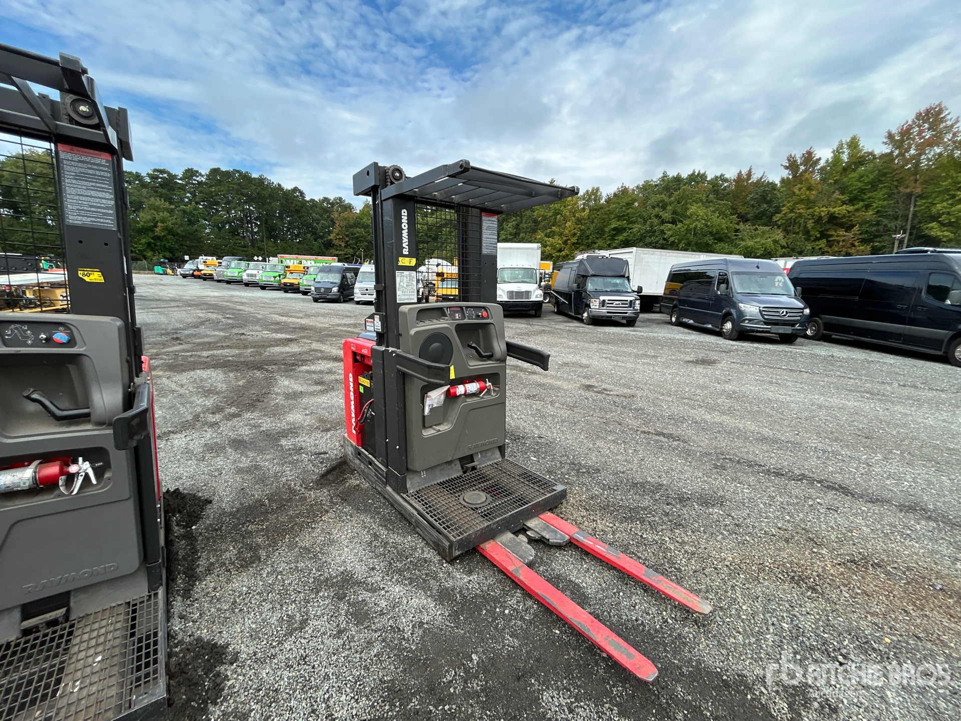 2019 Raymond 5300