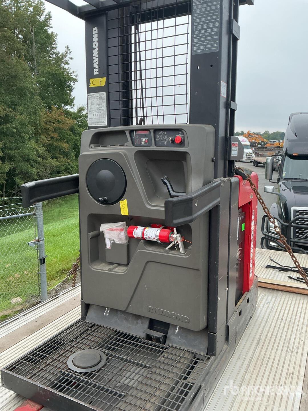 2019 Raymond 5300