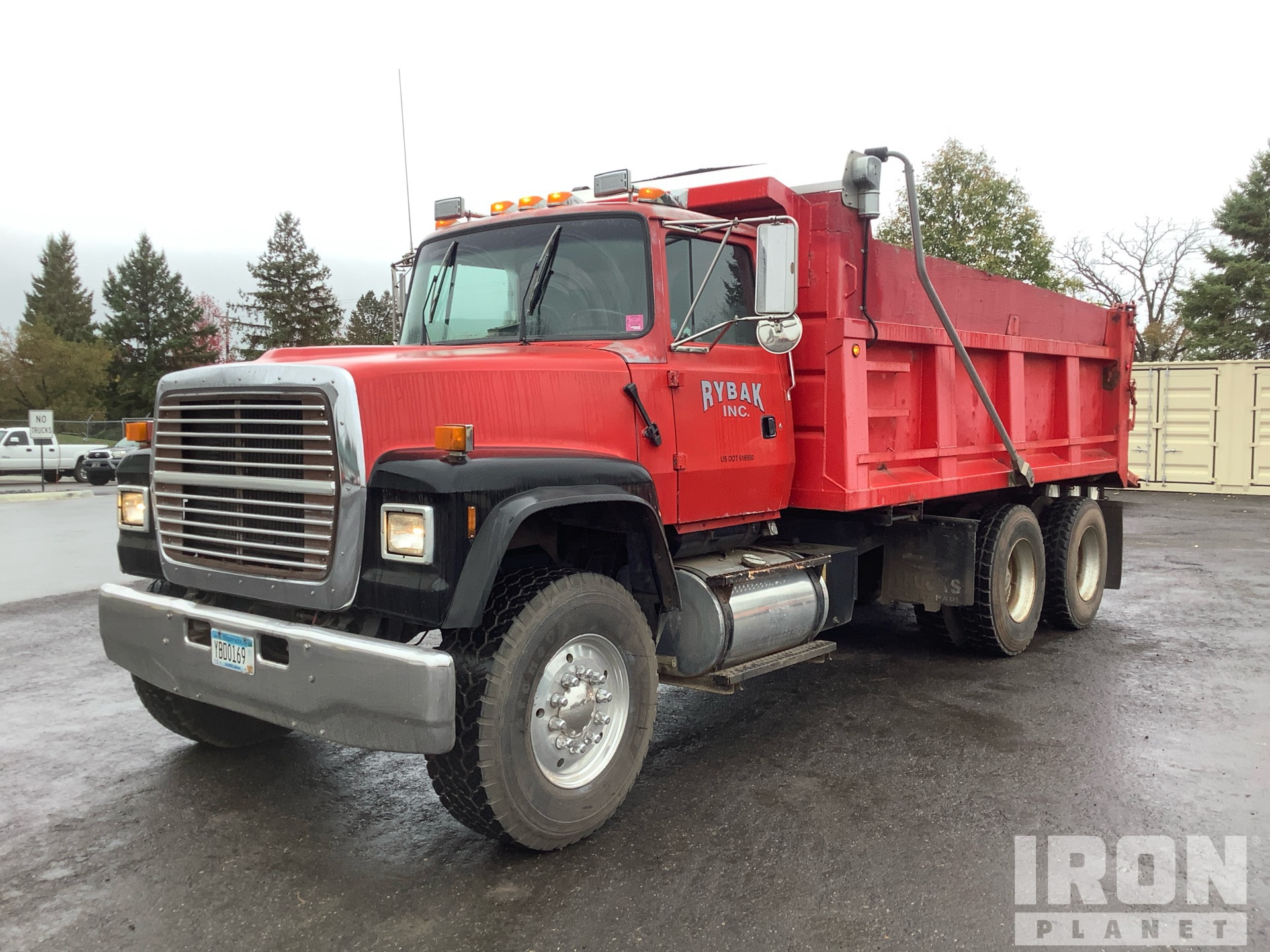 Photo of 1997 Ford LT9000