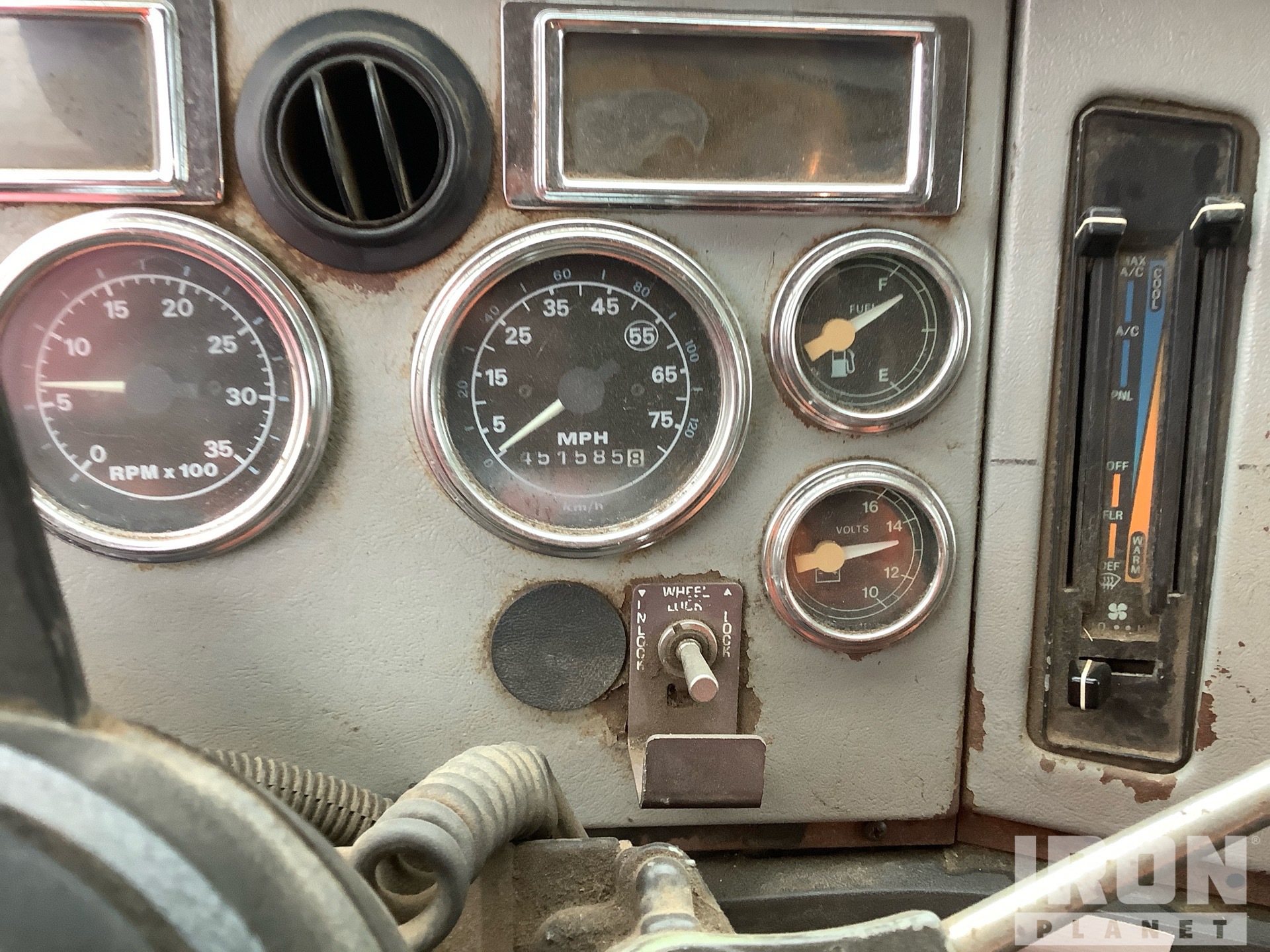 1997 Ford LT9000