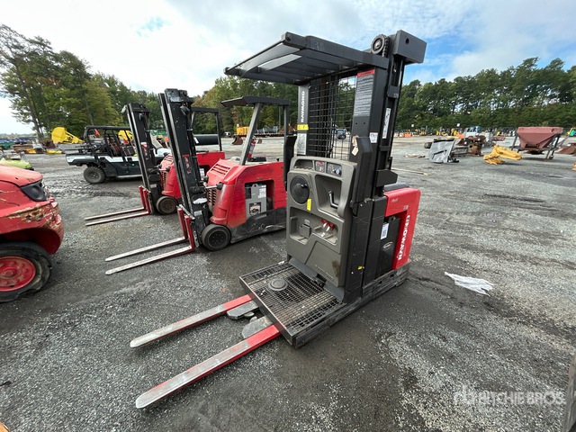 2019 Raymond 5300 Order Picker