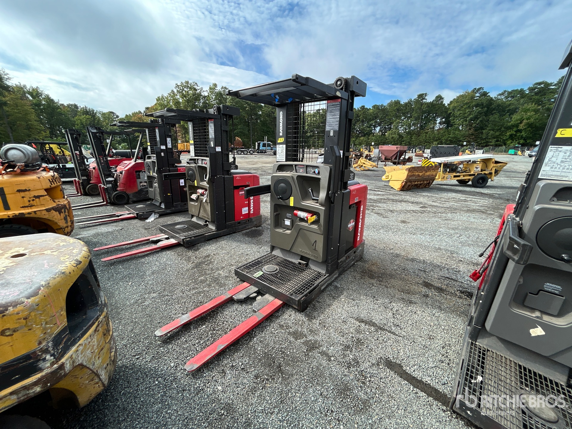 Photo of 2019 Raymond 5300