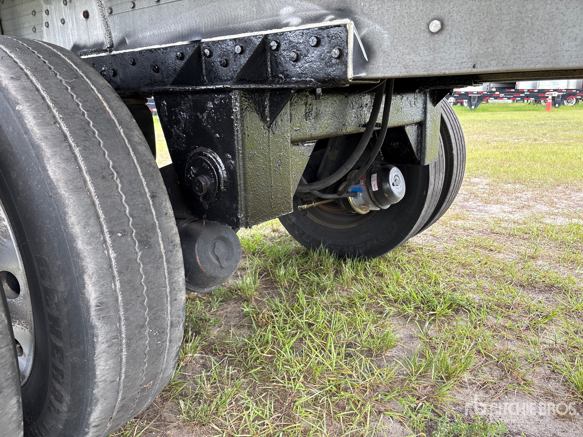 1998 Reitnouer 48 ft T/A Spread Axle