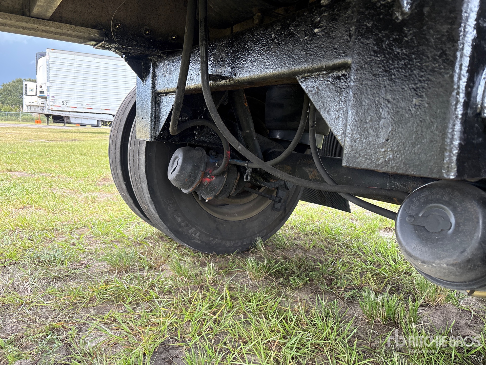 1998 Reitnouer 48 ft T/A Spread Axle