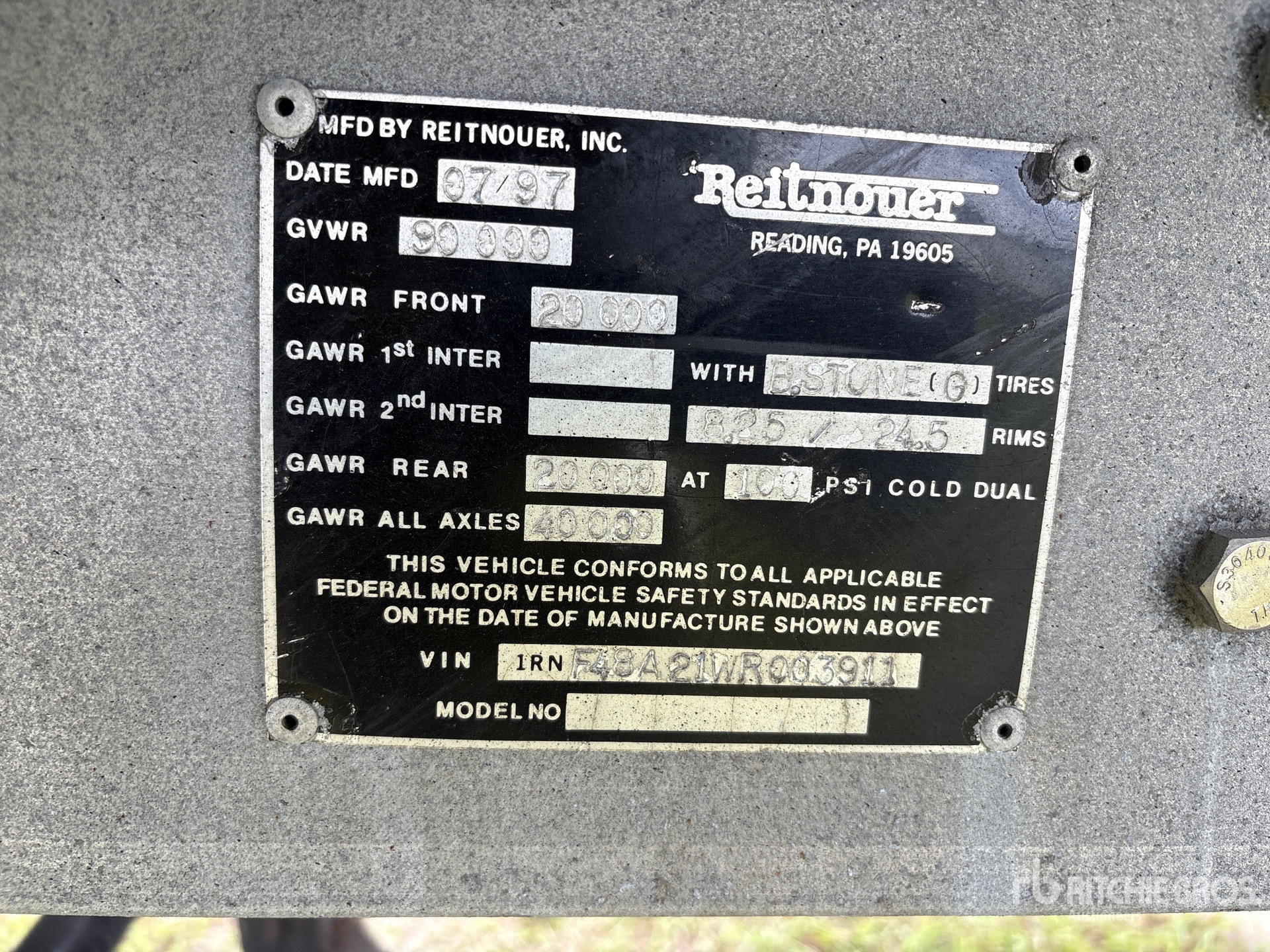 1998 Reitnouer 48 ft T/A Spread Axle
