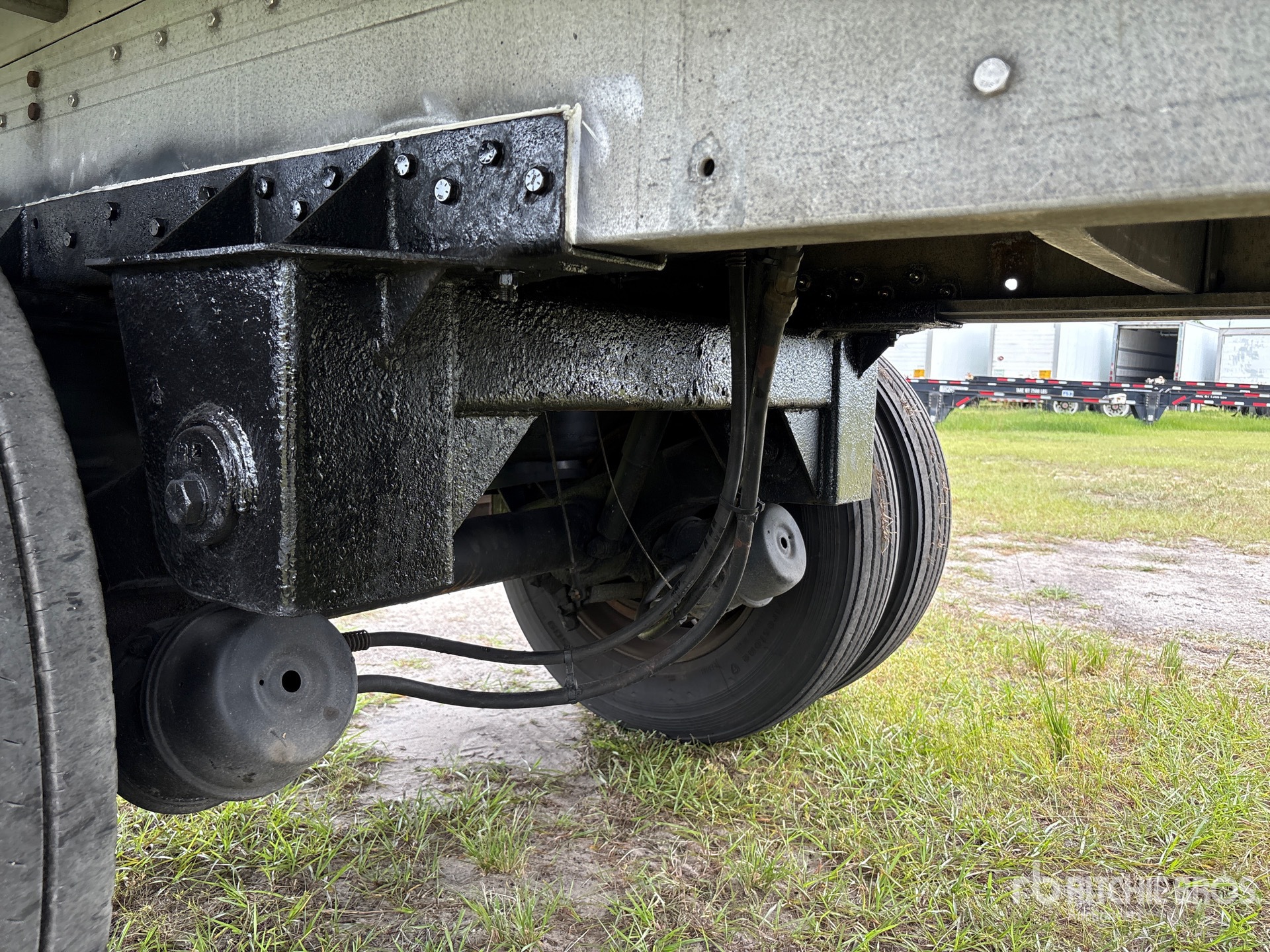 1998 Reitnouer 48 ft T/A Spread Axle