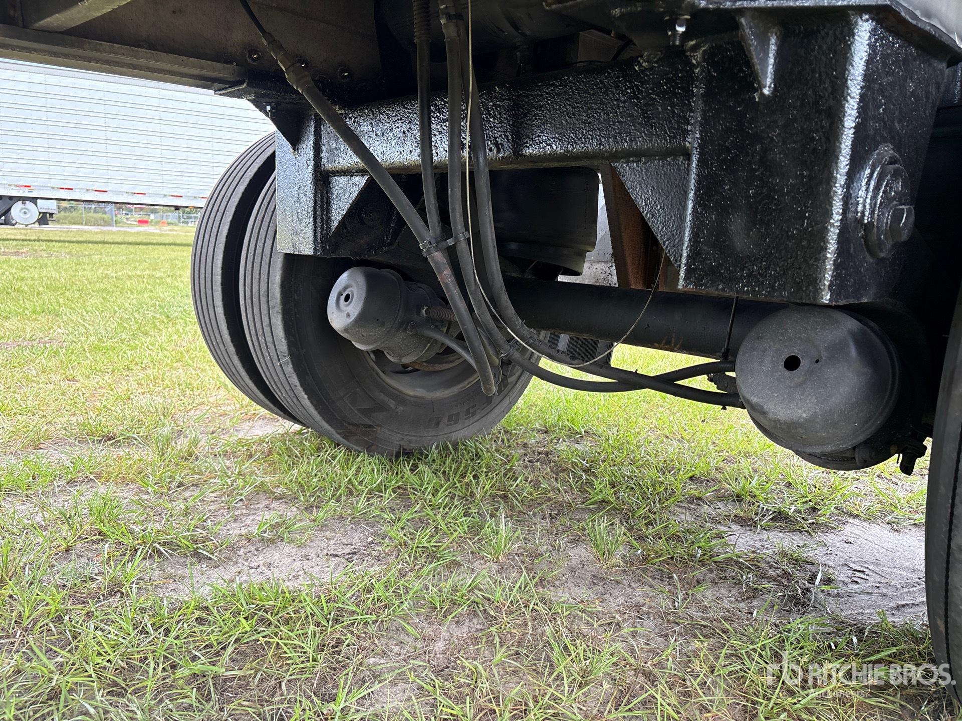 1998 Reitnouer 48 ft T/A Spread Axle