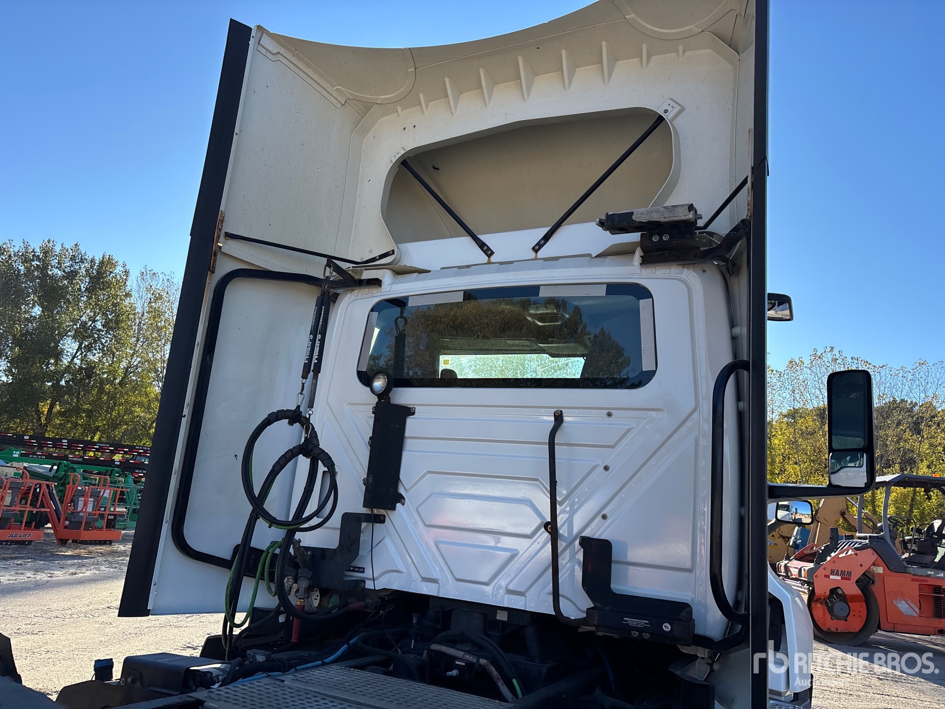 2021 International LT625