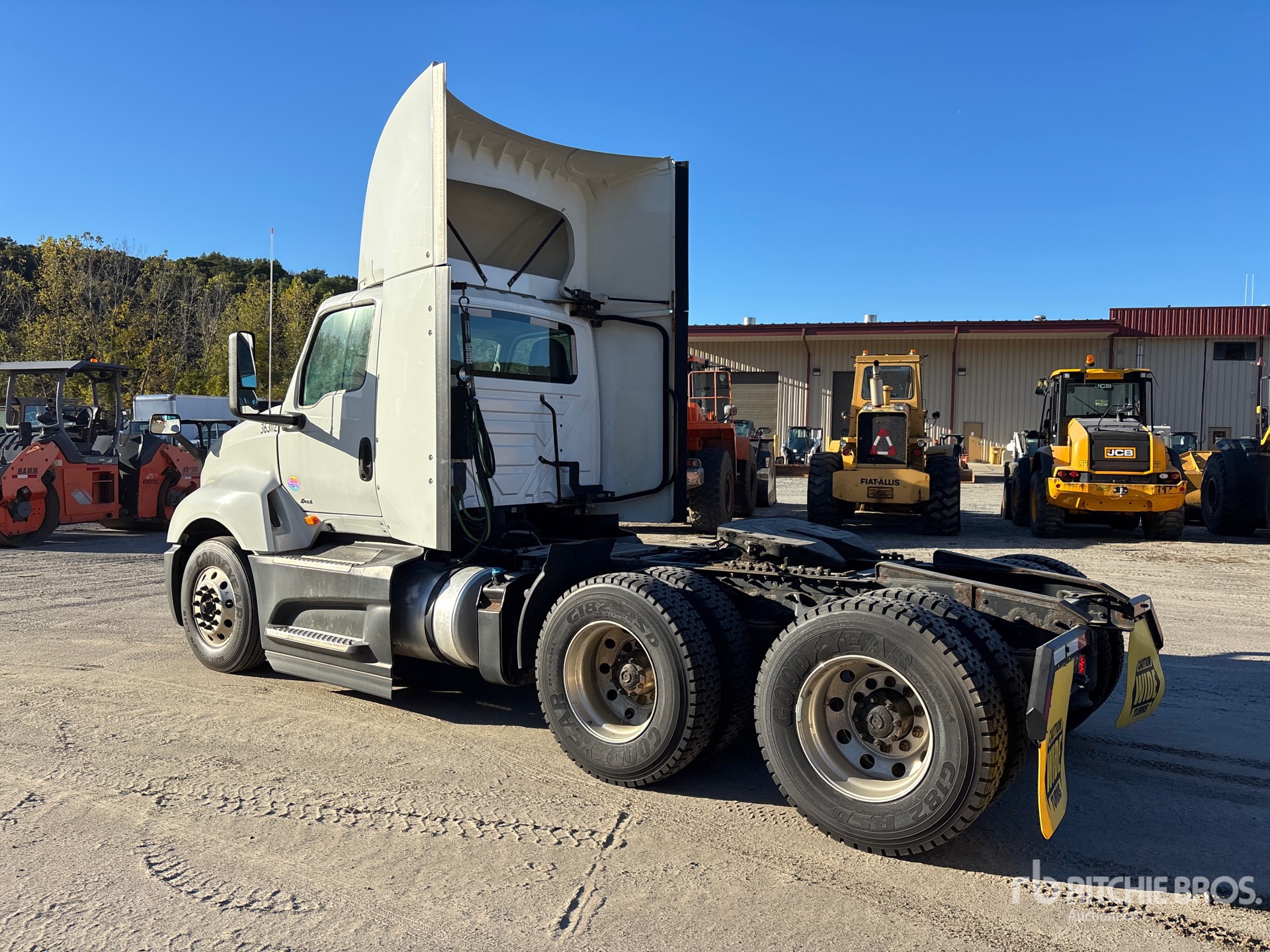 2021 International LT625