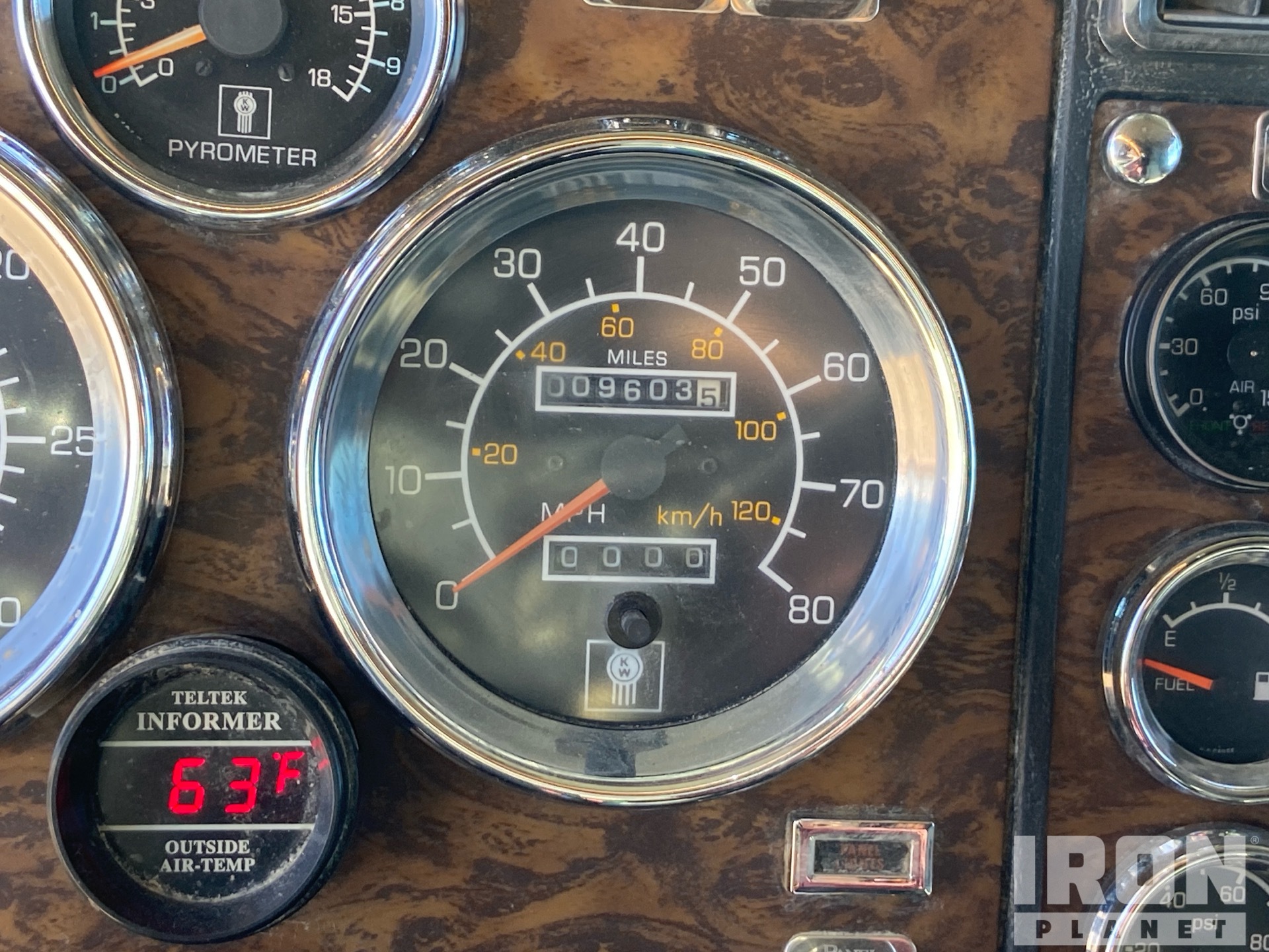 1996 Kenworth T800