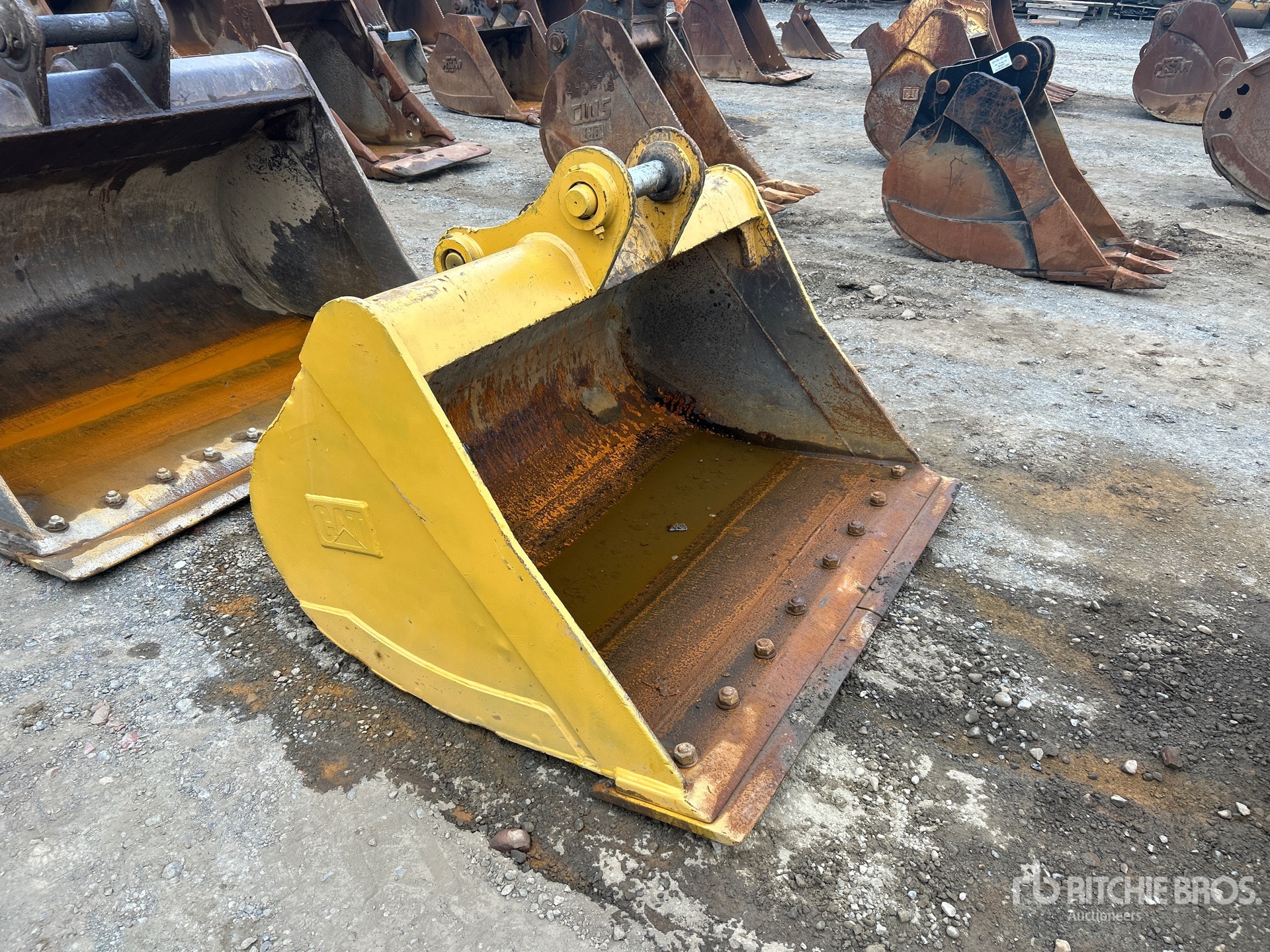 Caterpillar 60 IN CLEANUP