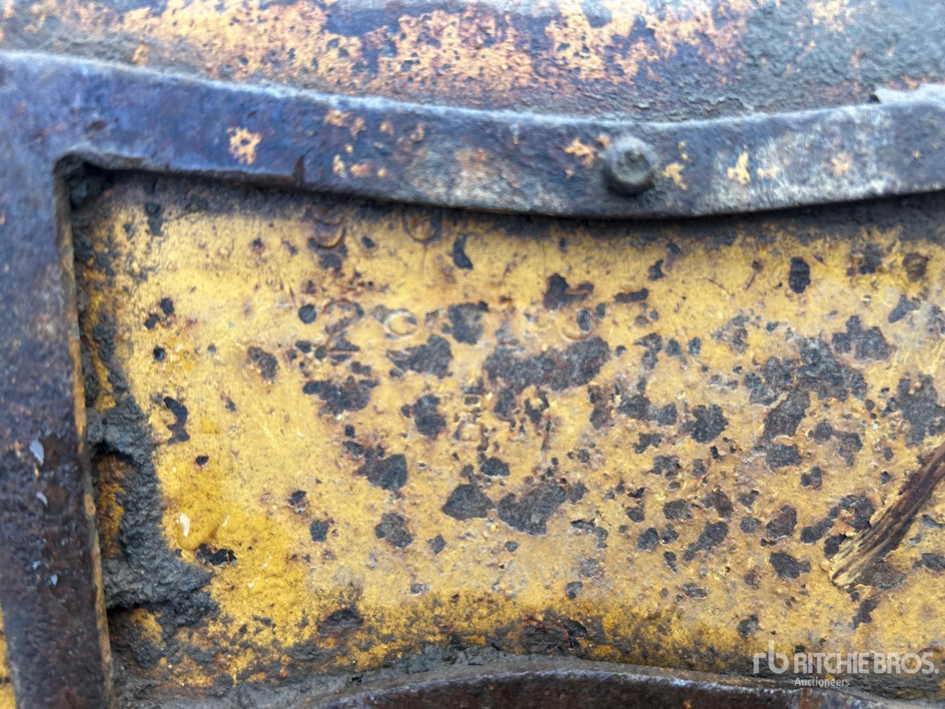 Caterpillar 60 IN Q/C CLEANUP