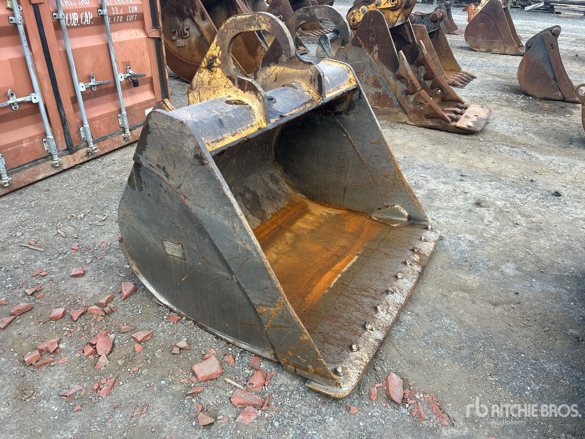 Caterpillar 60 IN Q/C CLEANUP