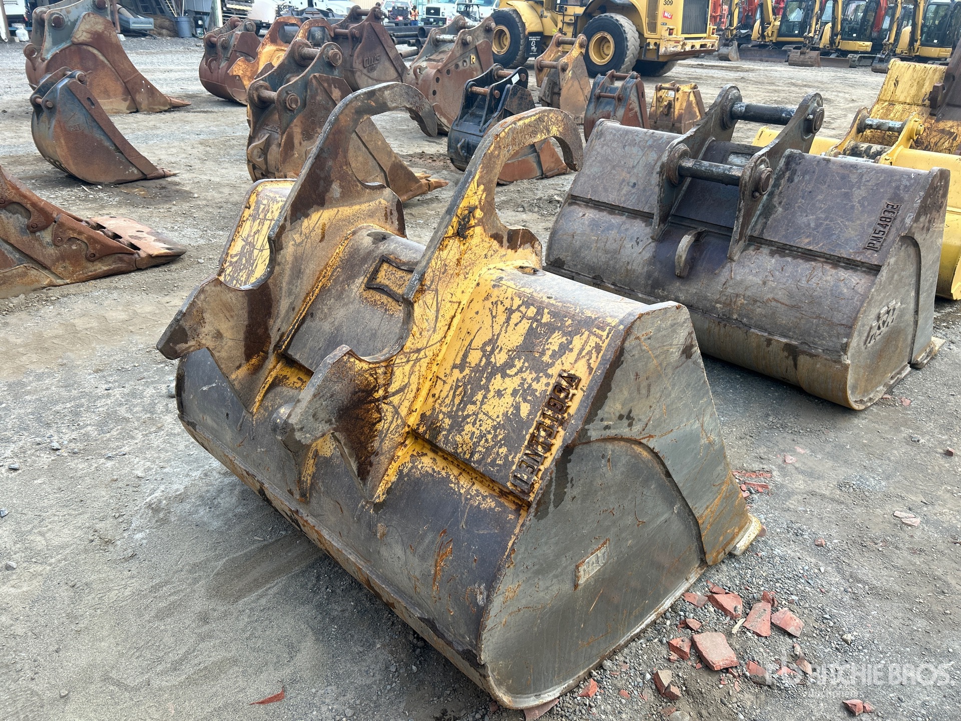 Caterpillar 60 IN Q/C CLEANUP