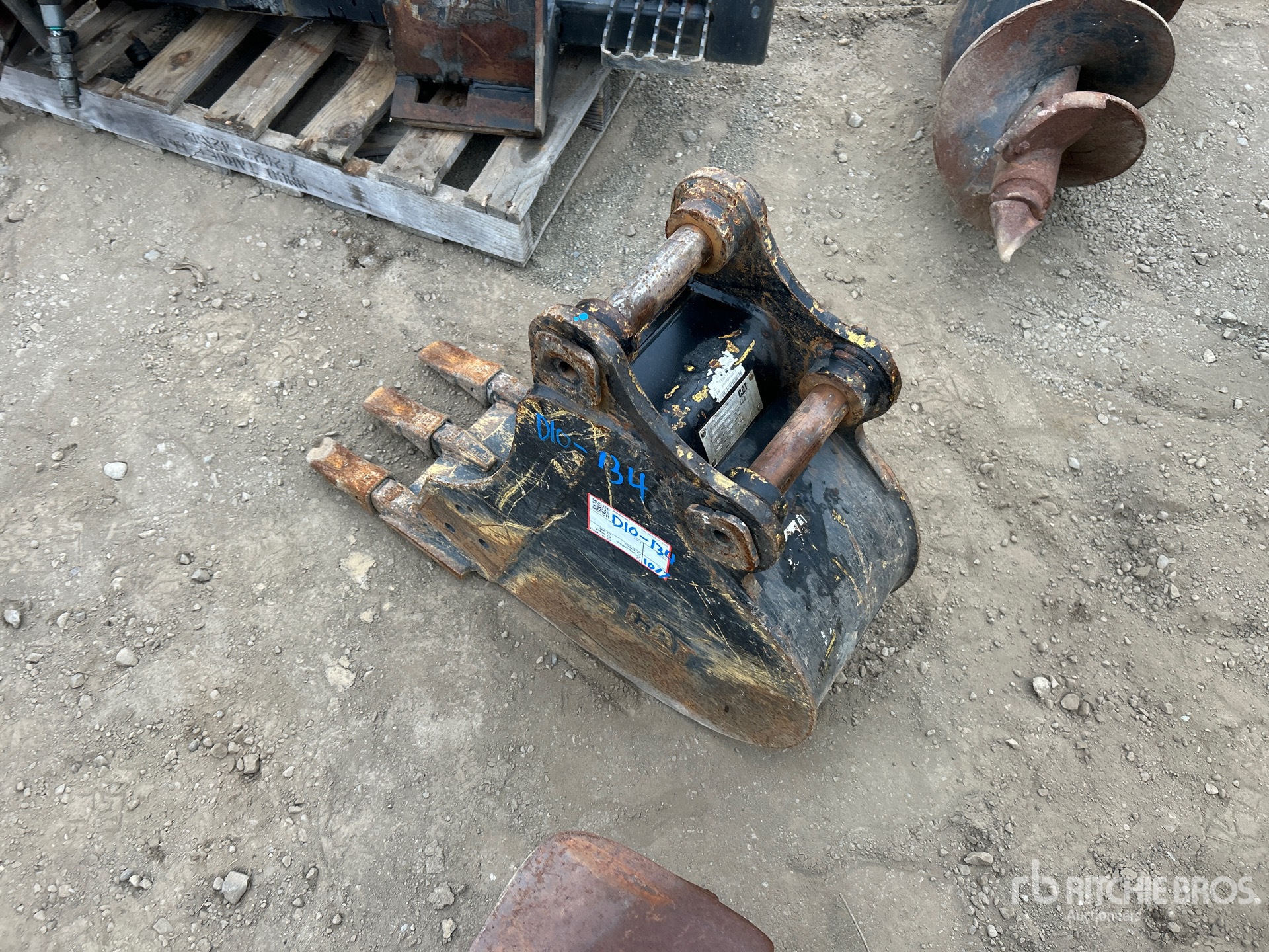 Caterpillar 12 IN 0.06 CYD DIGGING