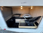 Parte inferiore with Storage Compartments