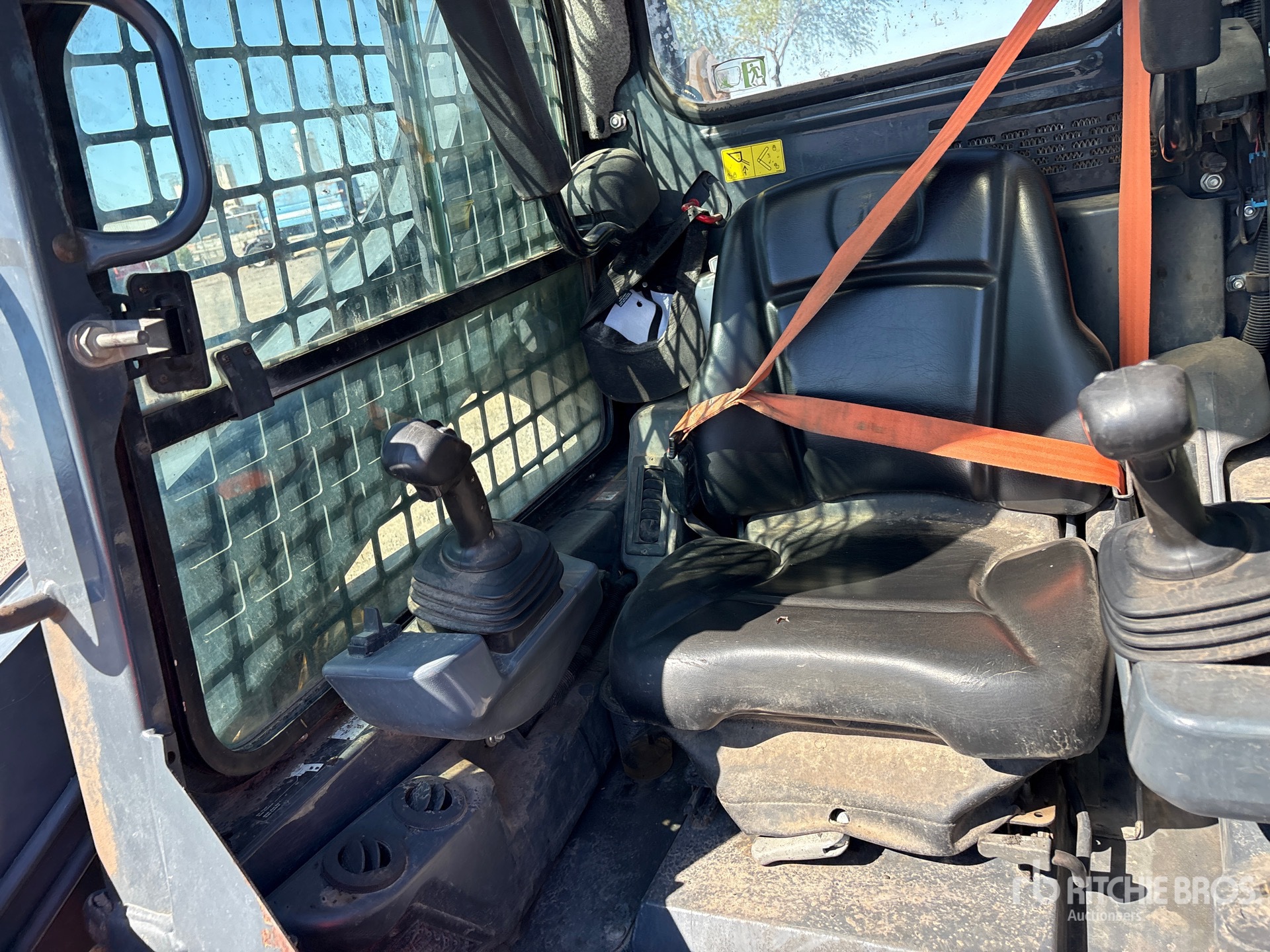 2019 John Deere 317G