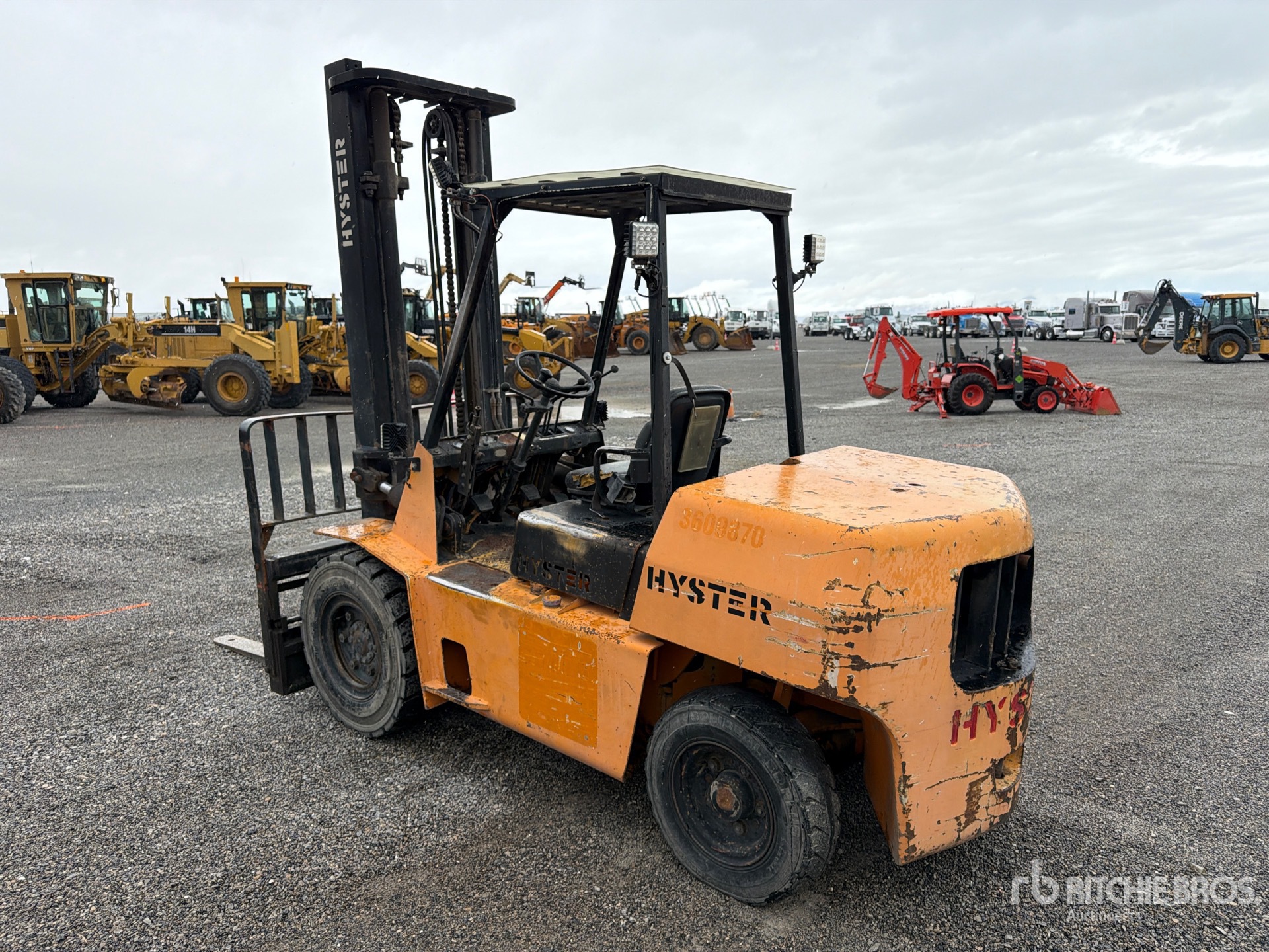 Hyster PNEUMATIC TIRE