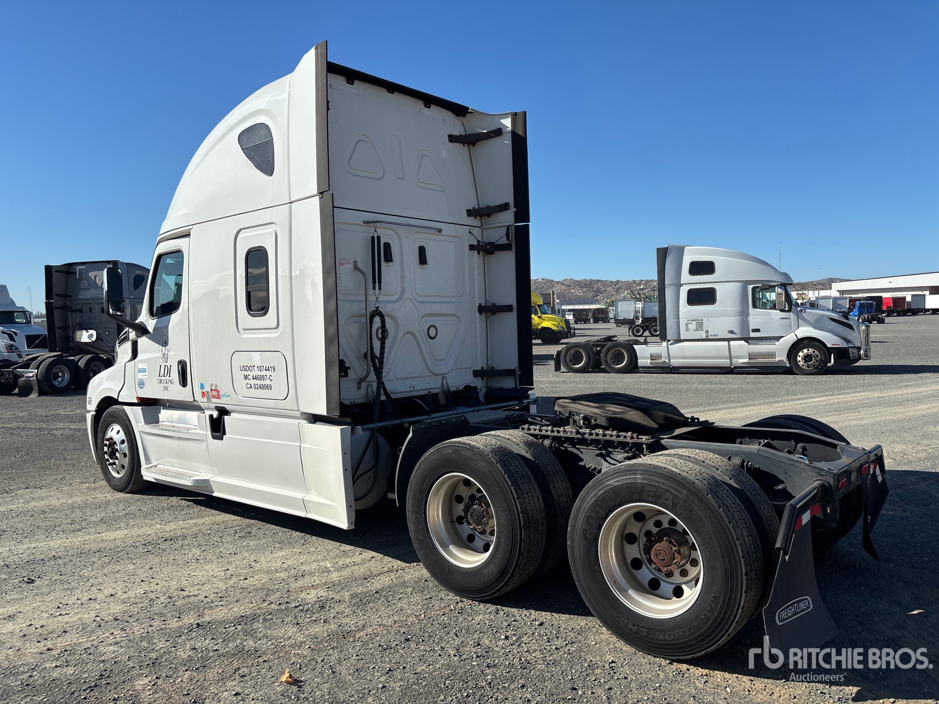 2018 Freightliner CASCADIA 126