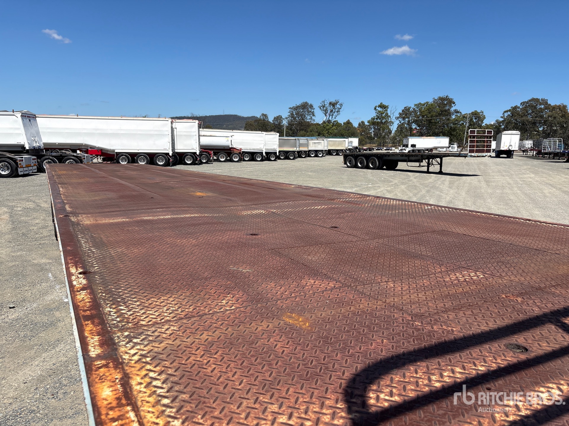 1983 Haulmark 13.5 m Tri/A