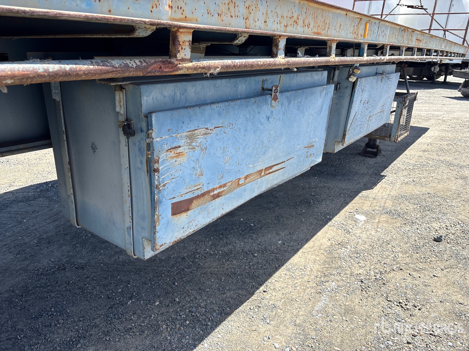 1983 Haulmark 13.5 m Tri/A