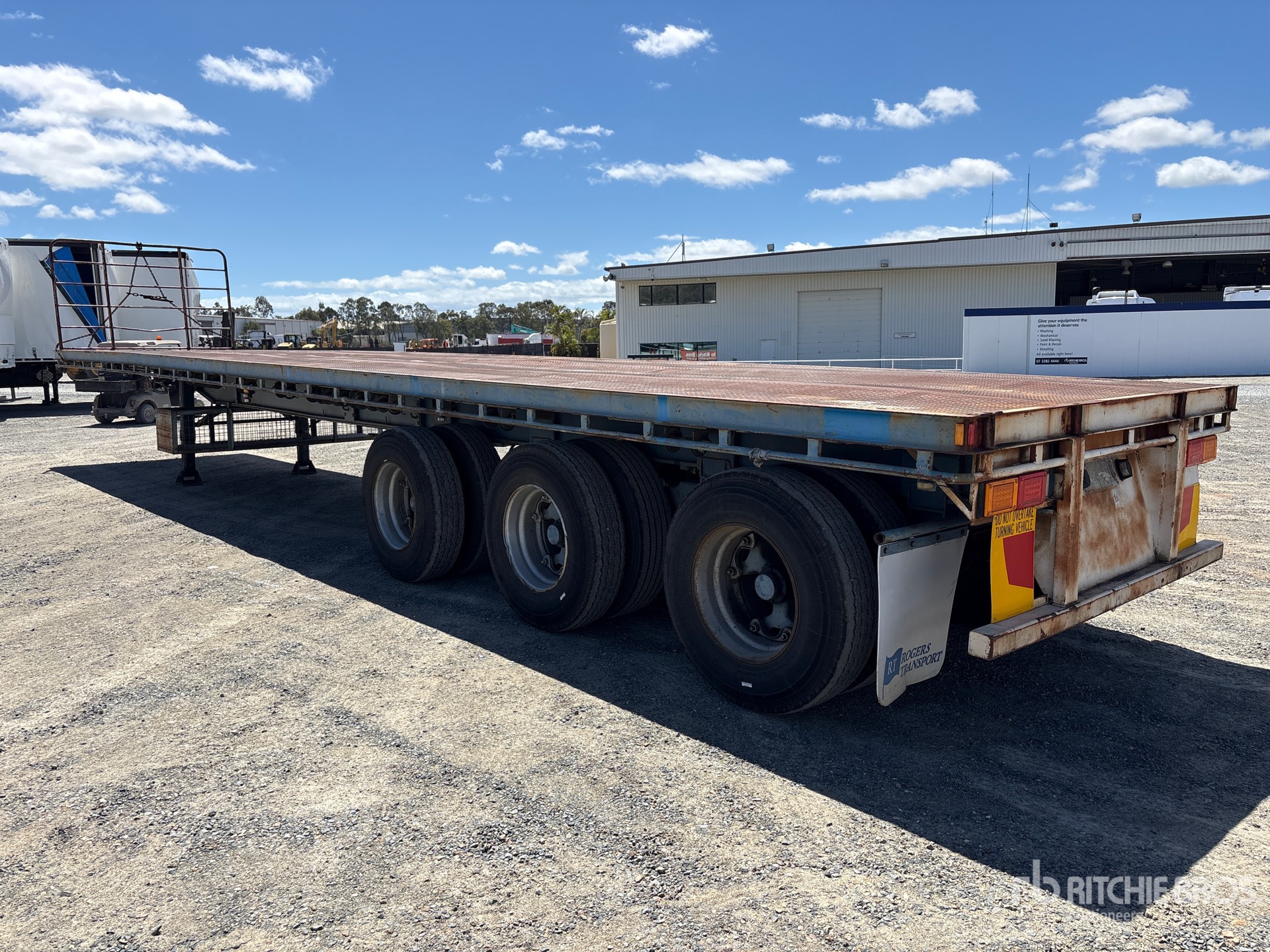 1983 Haulmark 13.5 m Tri/A