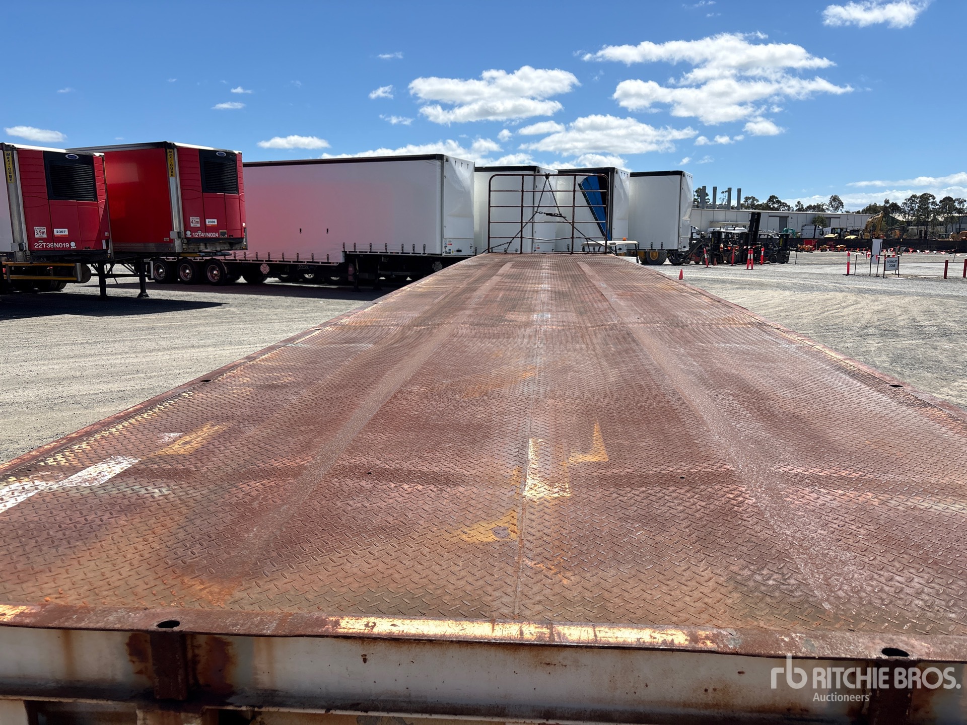 1983 Haulmark 13.5 m Tri/A