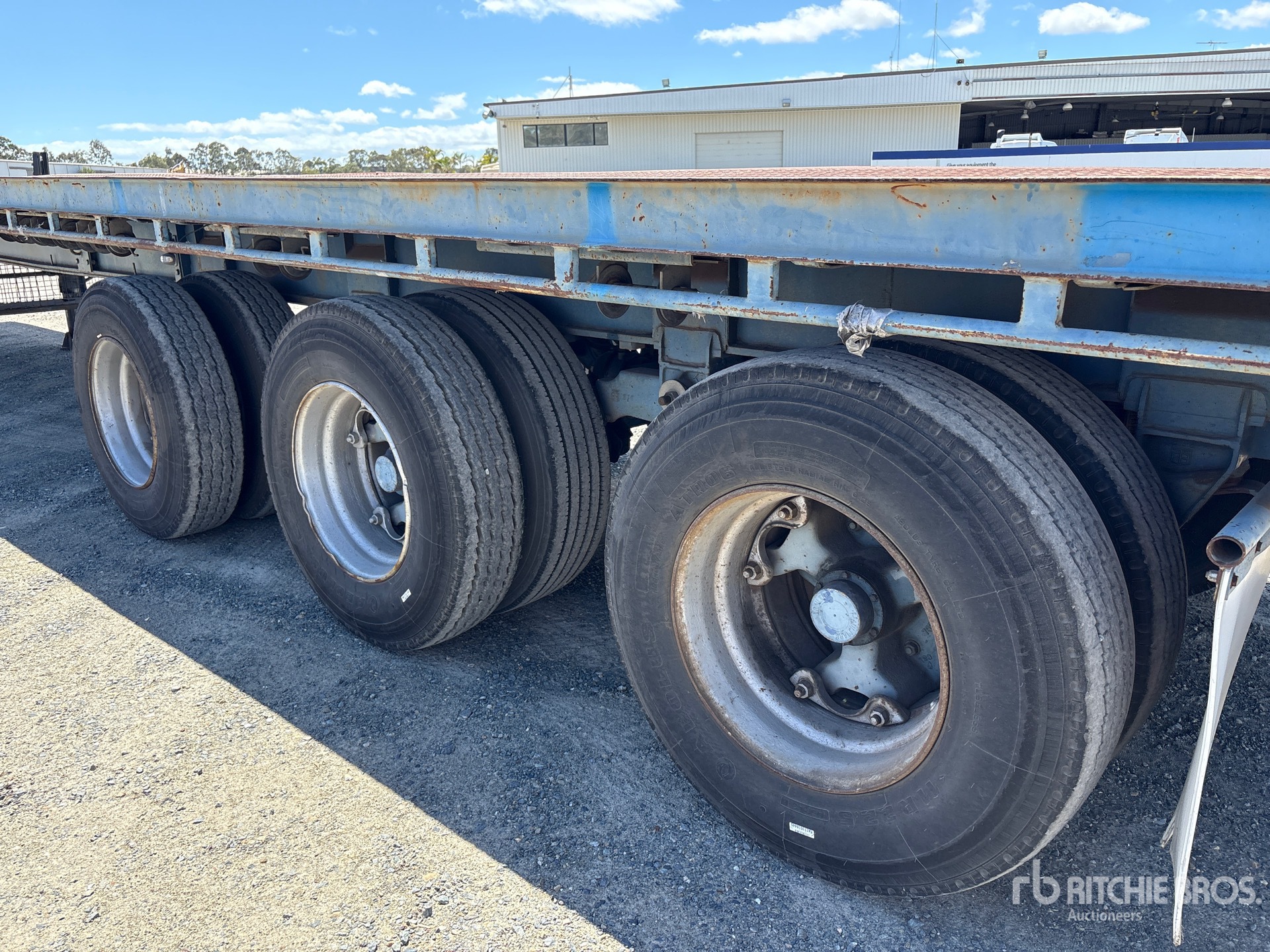 1983 Haulmark 13.5 m Tri/A