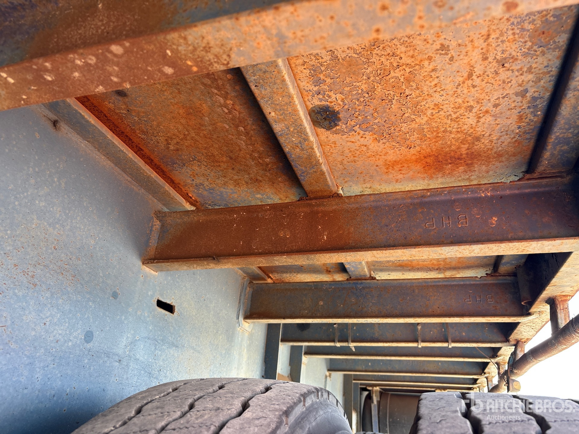 1983 Haulmark 13.5 m Tri/A