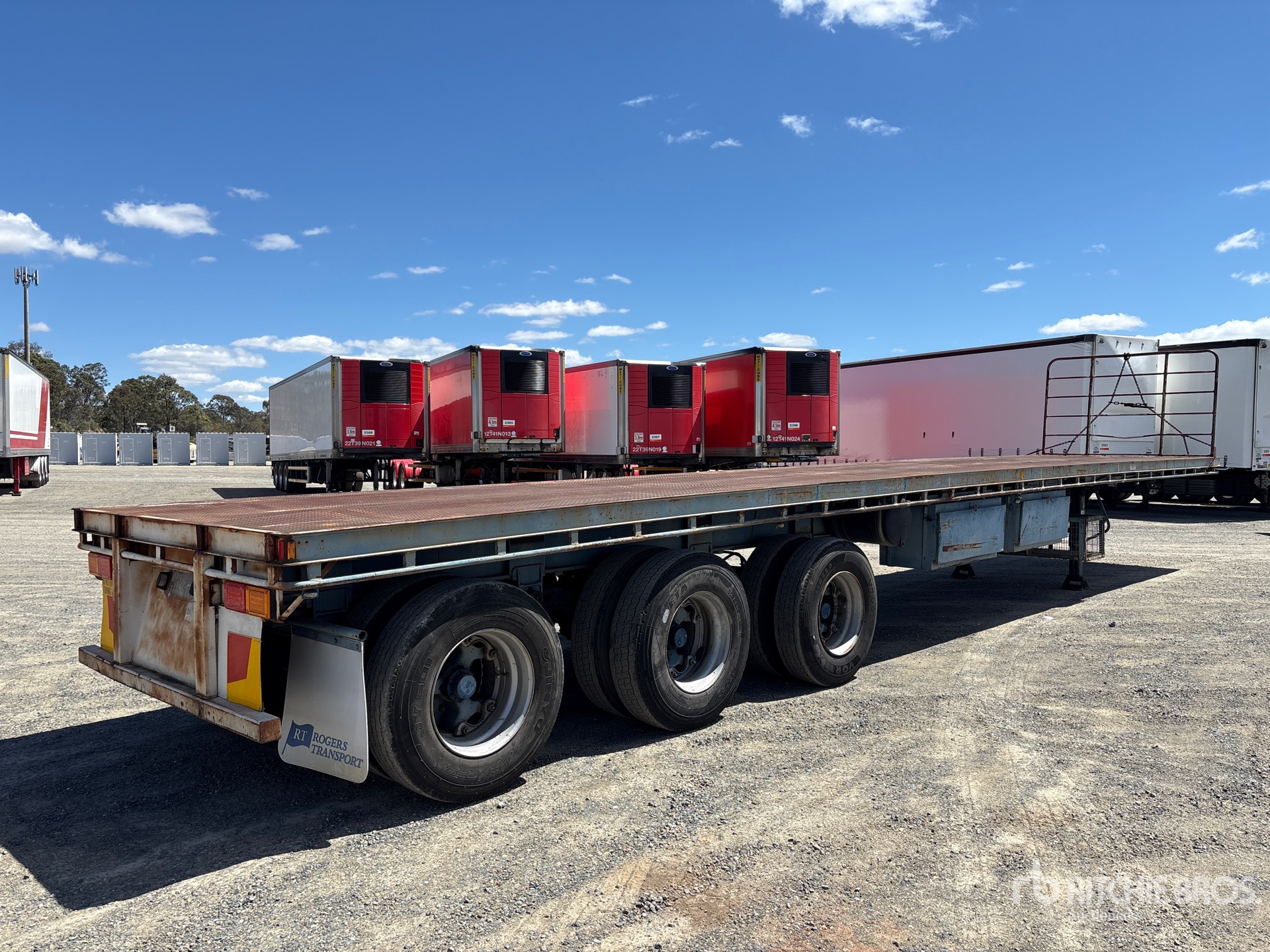 1983 Haulmark 13.5 m Tri/A