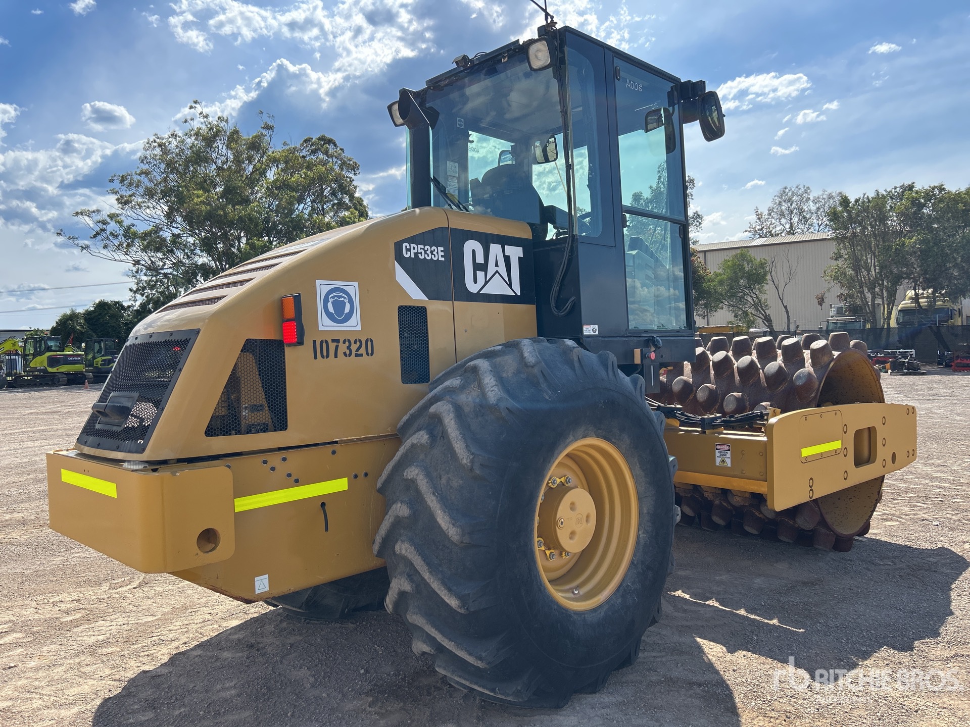 2018 Caterpillar CP-533E