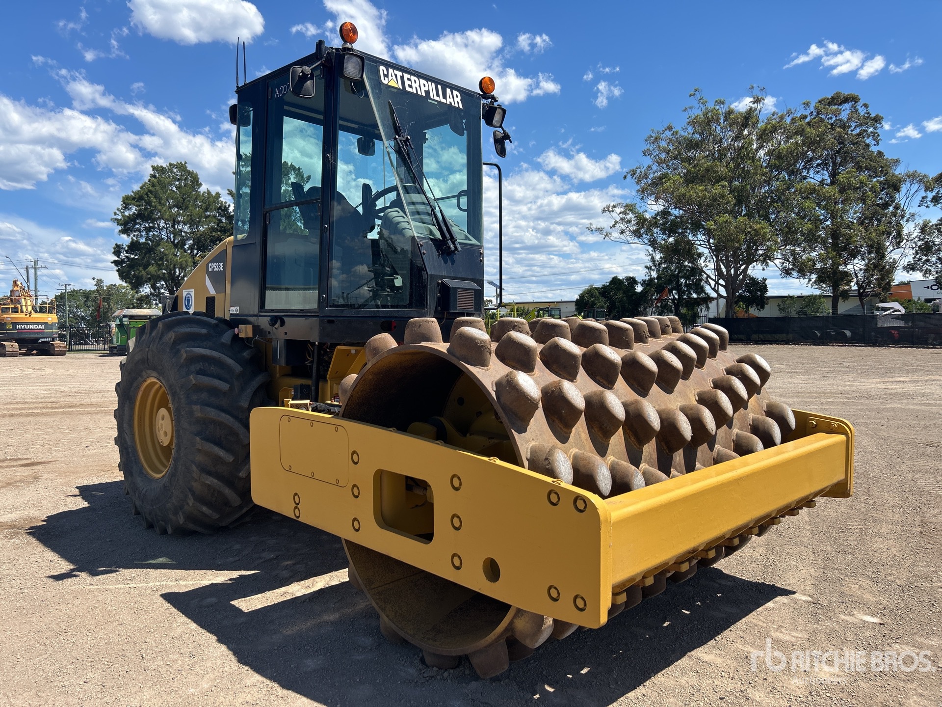 2018 Caterpillar CP-533E
