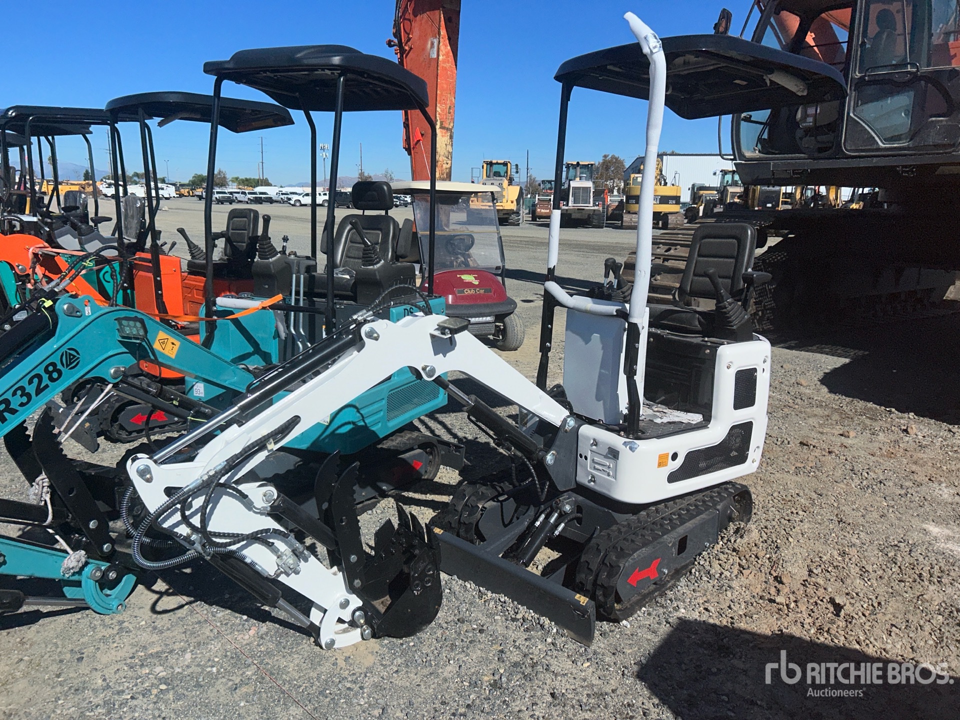 Photo of 2025 MACHPRO LP-319-BLT-WH-M